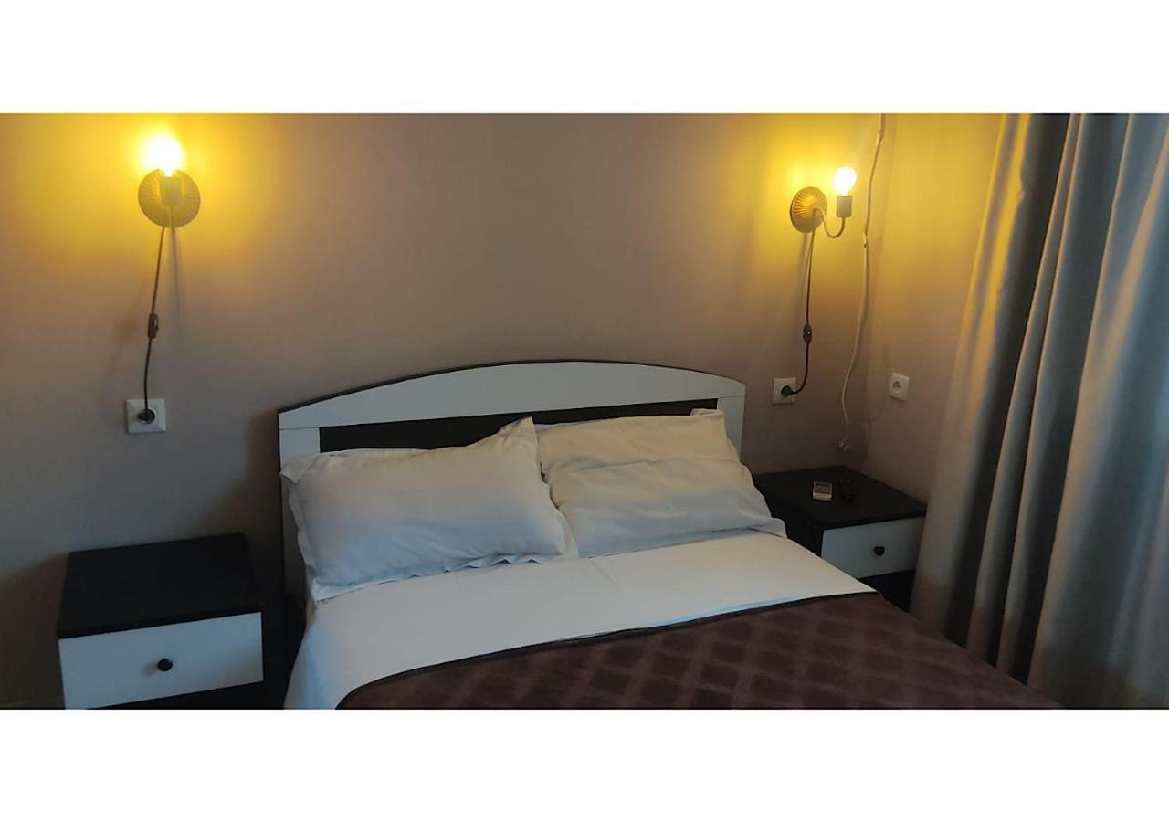 Hotel Lux Tbilisi Exteriör bild
